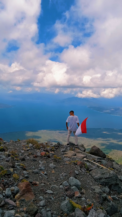 puncak gunung lewotobi